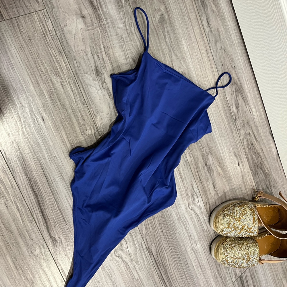 Navy body Calvin Klein 😇